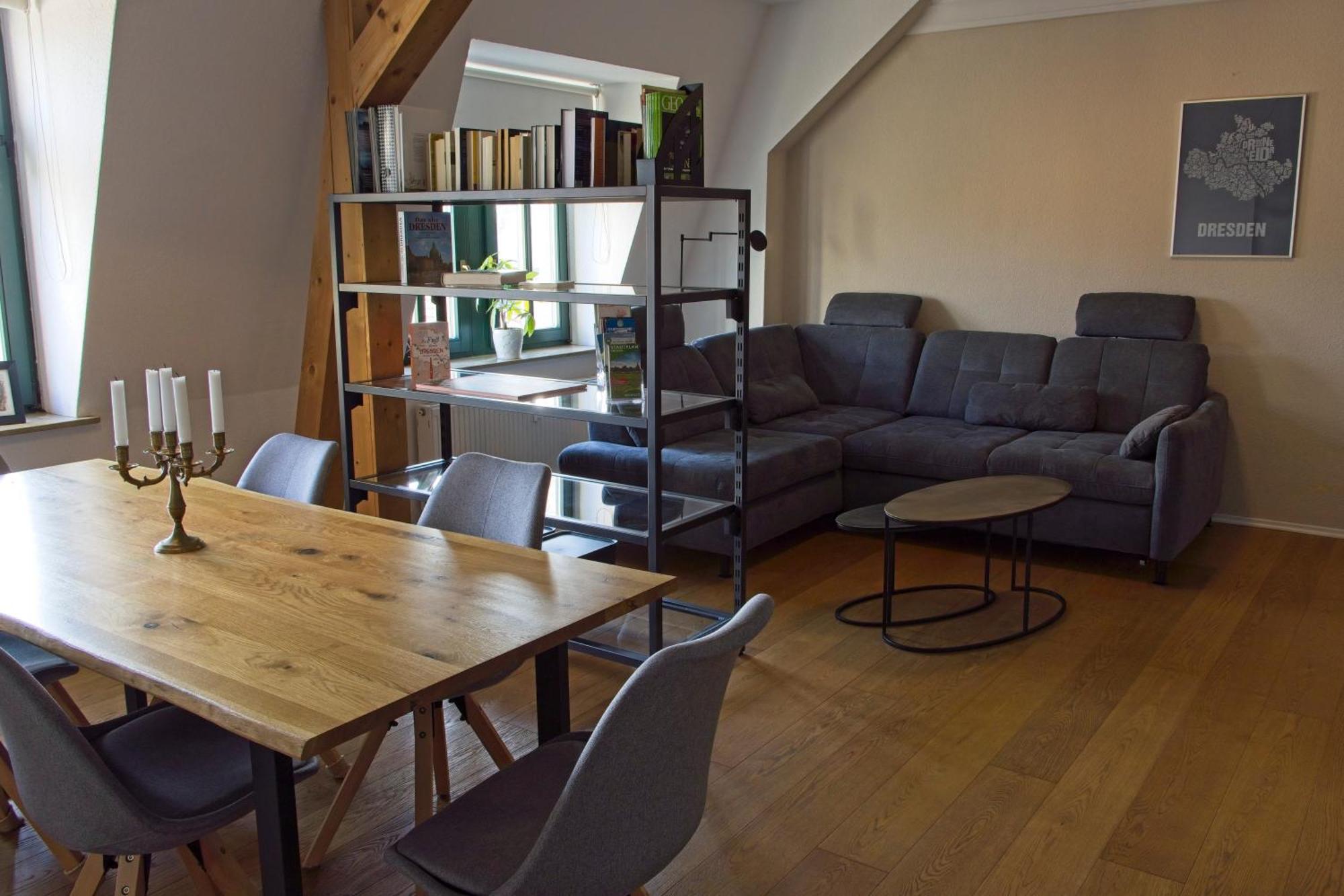 Neustadt-Aussicht - Grosse Wohnung Mit Balkon Dresda Esterno foto
